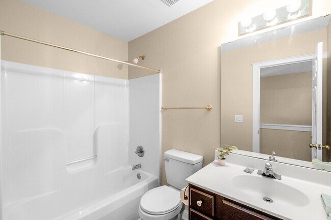 Building Photo - Charming 3 bed 2.5 bath Home in Huntersville!