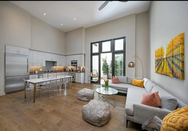 Building Photo - "Charming 1-Bed Retreat with Hardwood Eleg...