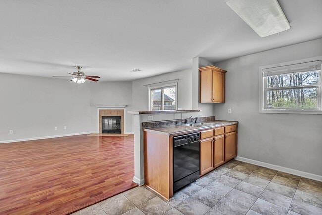 Building Photo - 138 Bermuda Lakes Dr