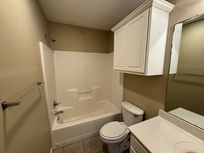 Building Photo - Captivating Home Located in Northwest Corr...