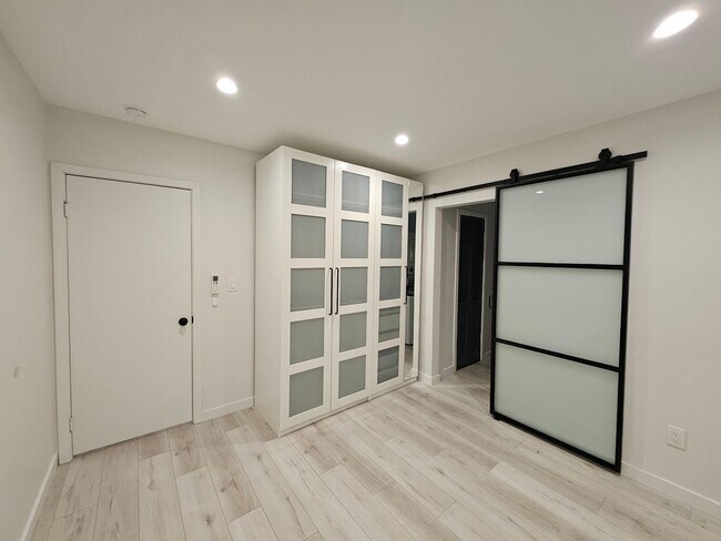 Building Photo - Chandler Properties