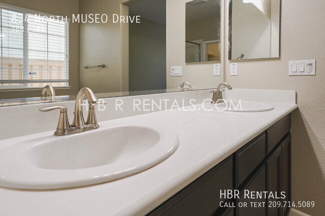 Building Photo - 834 N MUSEO Dr