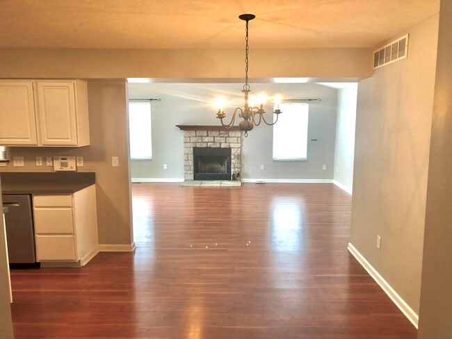 Building Photo - 2916 Abbey Knoll Dr