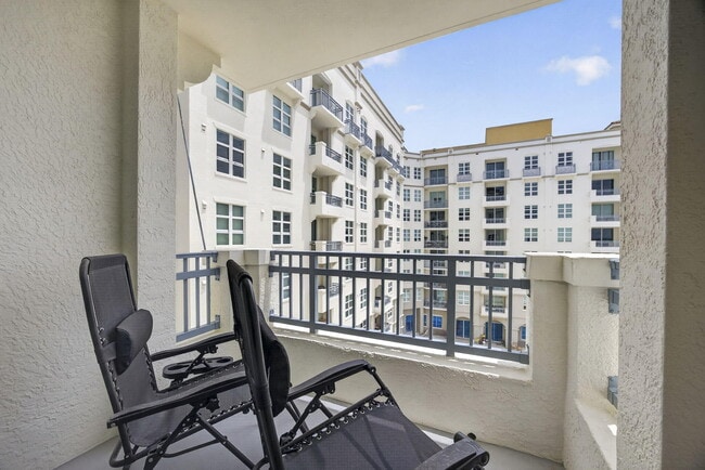 Building Photo - 403 S Sapodilla Ave
