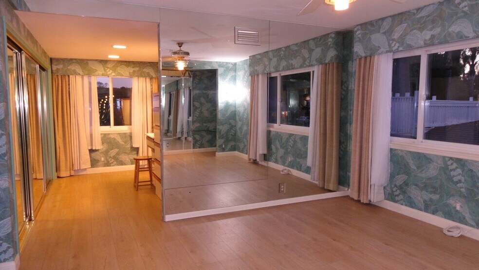 Building Photo - 1100 La Senda Dr