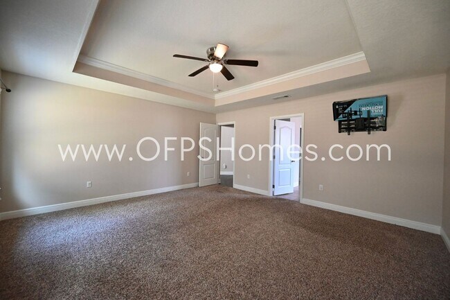 Building Photo - Home in South Crestview!