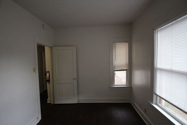 Building Photo - Schedule A Tour Today! 1 Bedroom 1 Bath Apartment in the Heart of Tyler!