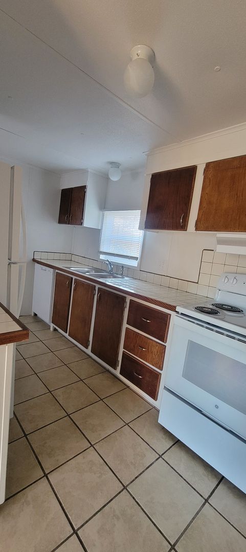 Building Photo - Ready to Move in