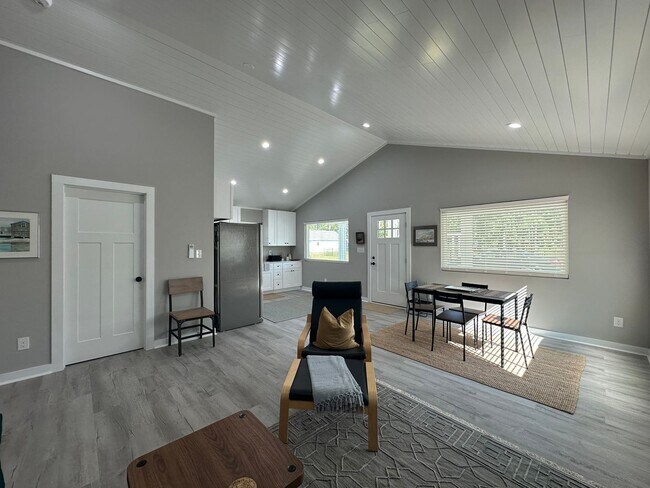 Building Photo - 115 Long Pond Loop