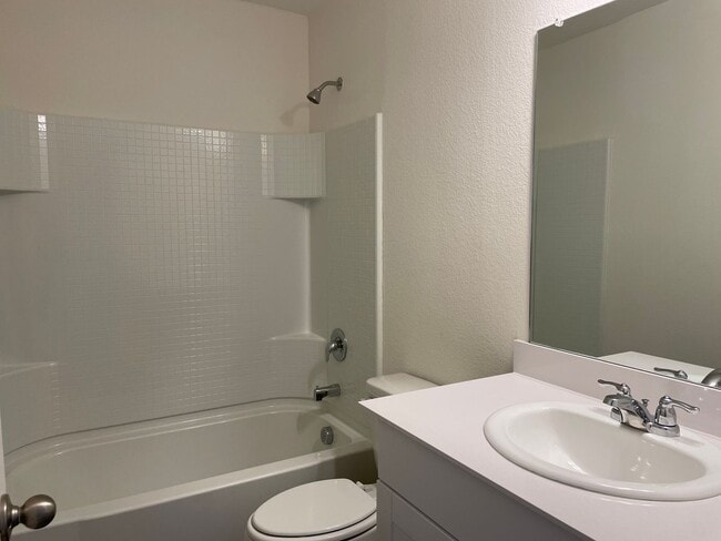 Building Photo - 3 Bed 3 Bath House for Lease in Princeton