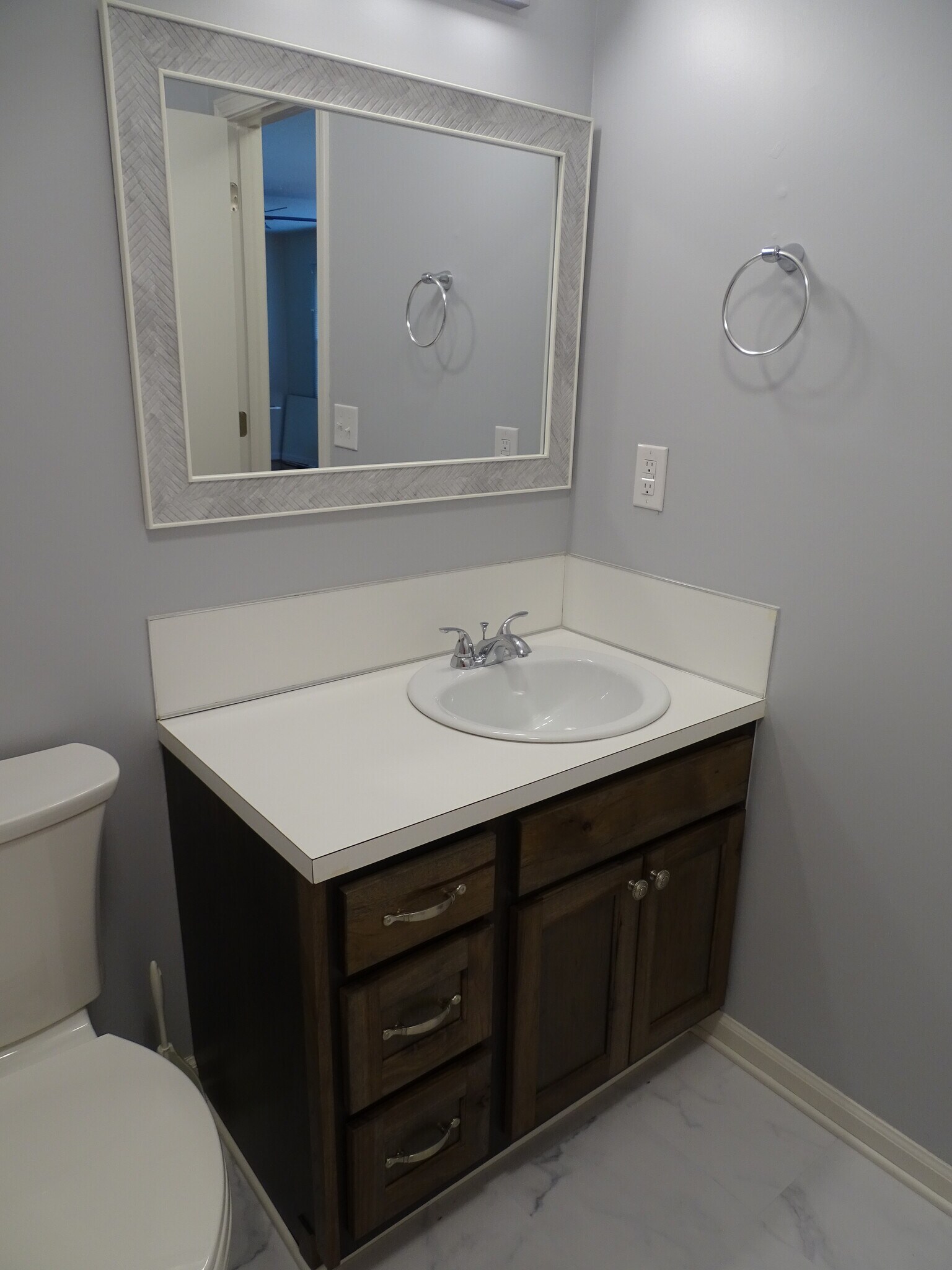 Building Photo - 5694 Claridge Dr
