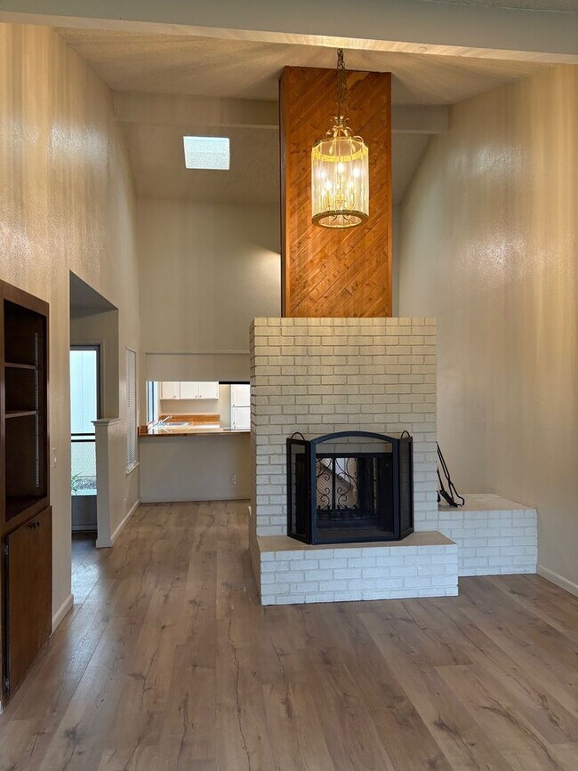 Building Photo - Colusa Ave