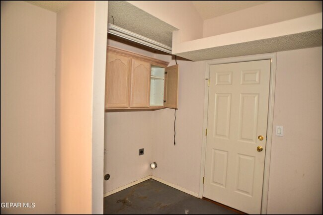 Building Photo - 1560 Via Appia St