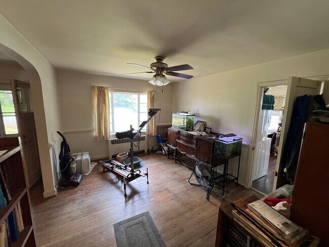 Building Photo - Adorable 2bdrm/1bth Ranch Style Home Conve...