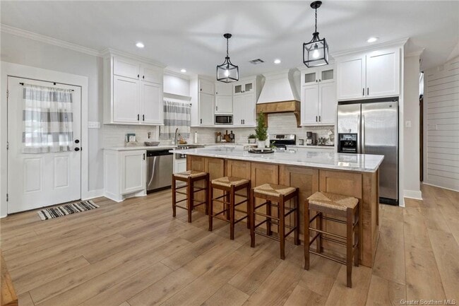 Building Photo - 10025 LA-101