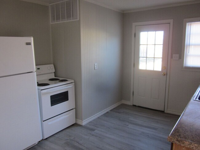 Building Photo - Southlawn