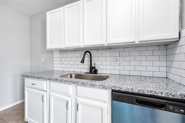Building Photo - 17611 Poppy Trails Ln