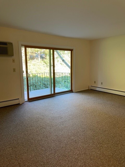 Living Room - Hillside House Apartments