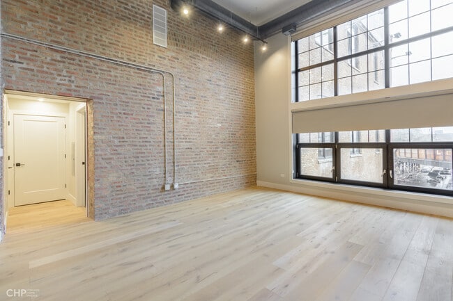 Building Photo - 729 N Sangamon St