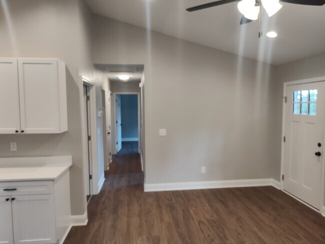 Building Photo - 976 Beck Rd