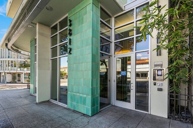 Building Photo - Modern West-Facing Condo with Spectacular Views and Prime Location in Hillcrest, San Diego