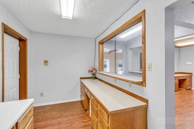 Building Photo - 483 NC-105 Extension