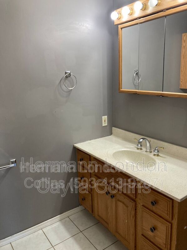 Building Photo - 2465 Hawthorne Manor Dr