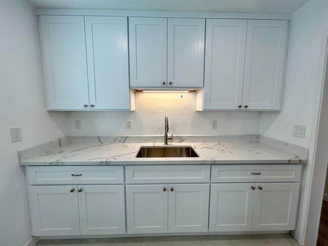 Building Photo - Fantastic San Lorenzo Village Home!   Move...
