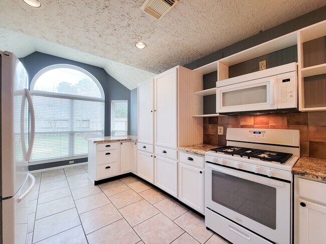 Building Photo - 14407 Sun Harbor Dr