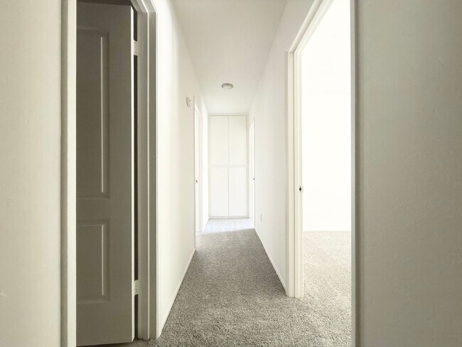 Building Photo - Spacious Townhome in Fire Mtn. w/ Attached Garage!