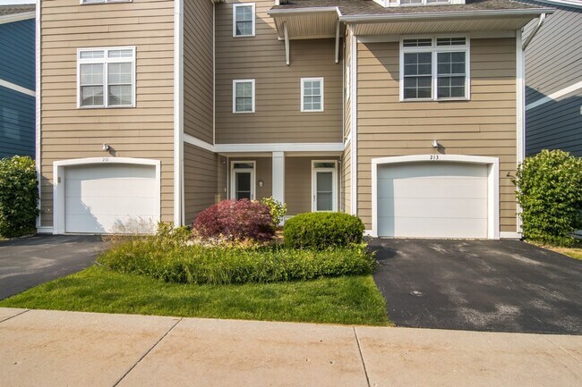 Building Photo - Pet-Friendly 30-Day Rental – Downtown Wate...