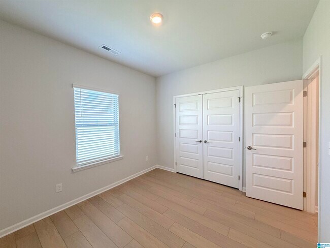 Building Photo - 305 Susan Lynn Dr