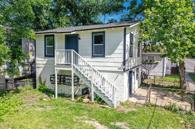 Primary Photo - 844 Tyler St