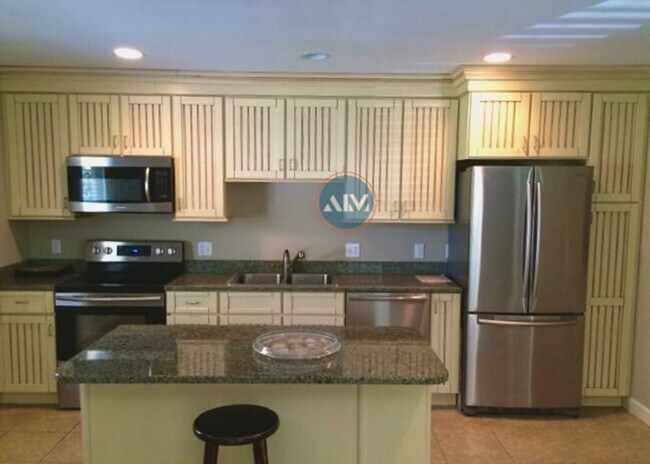 Building Photo - Top-Floor South End Villa Near Coligny Beach- Available Now!