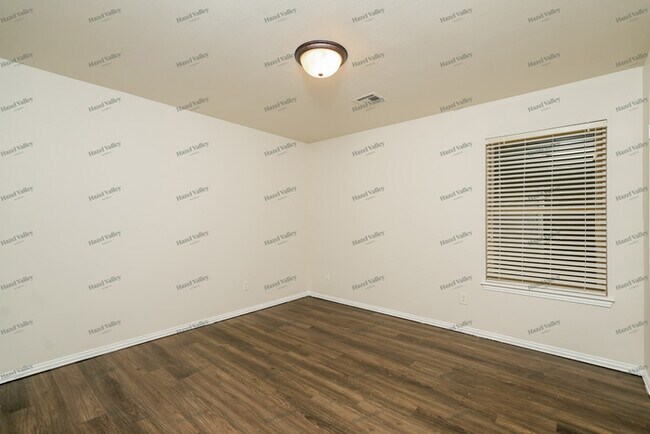 Building Photo - 13313 E 43rd St