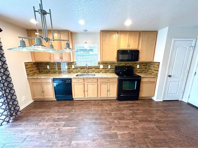 Building Photo - *MOVE IN SPECIAL* Beautiful 4-Bedroom Home Near UTSA & La Cantera! AVAILABLE NOW!