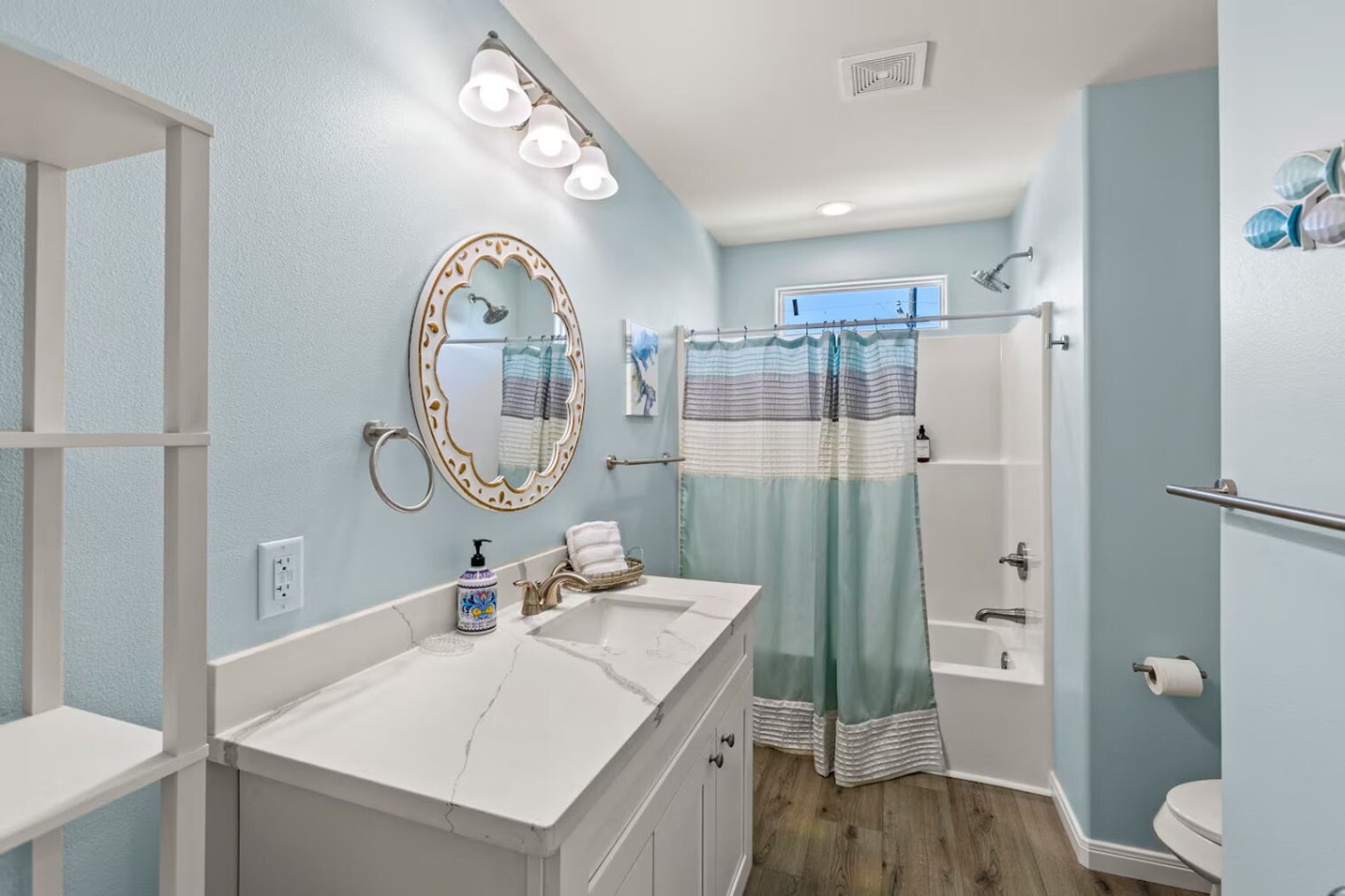 Building Photo - 1062 Cedar Ln