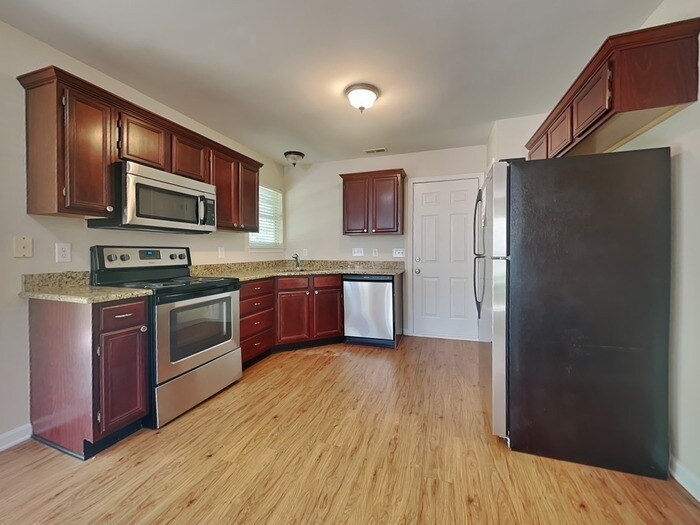 Building Photo - 10110 Northwoods Forest Dr