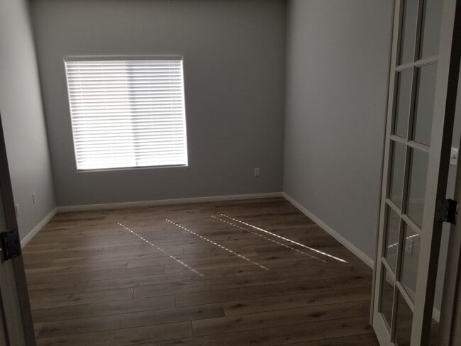 Building Photo - Townhome available in beautiful community