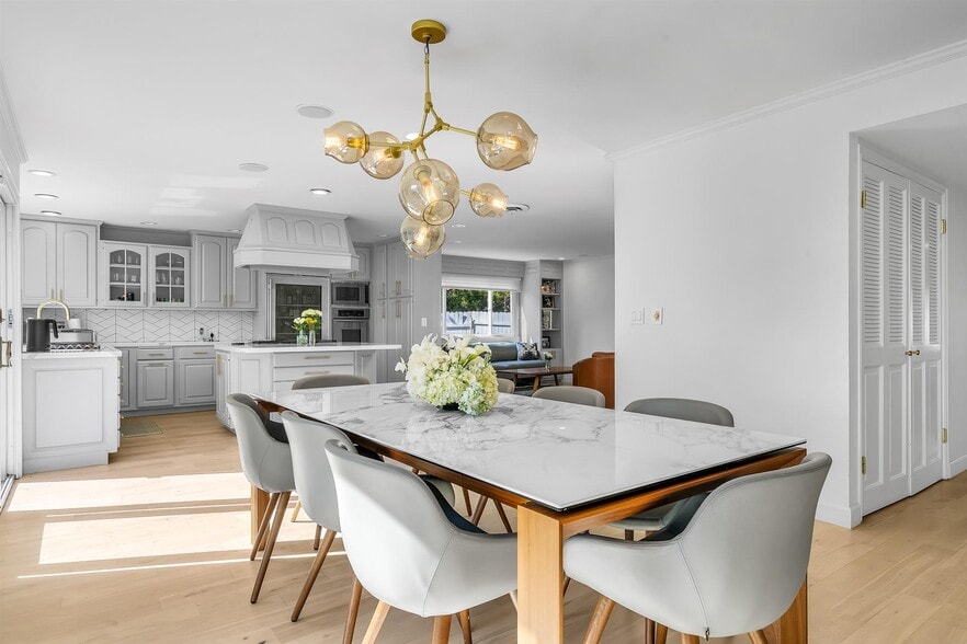 Building Photo - 2324 Banyan Dr