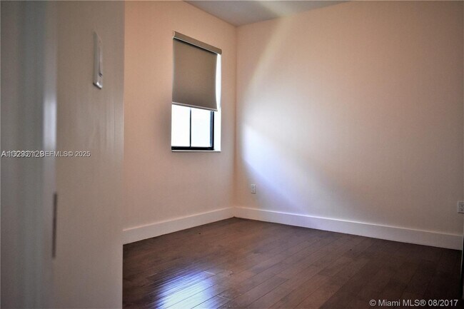 Building Photo - 6930 NW 106th Ave