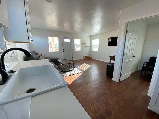 Building Photo - Move-in special: THE OWNER IS OFFERING 1/2 OFF FIRST MONTHS!!!!