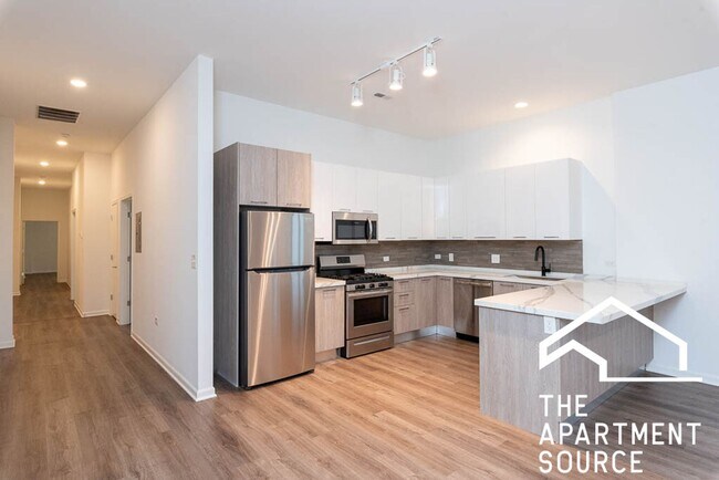 Building Photo - South Loop 3 bed 2 bath -- Updated Kitchen, LARGEST Floorplan in the building