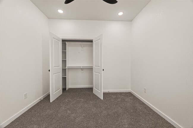 Building Photo - 9332 Waller St