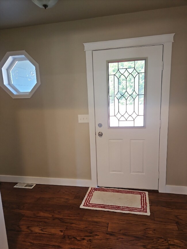 Building Photo - Spacious Two Story, 4 Bedroom, 4 Bathroom ...