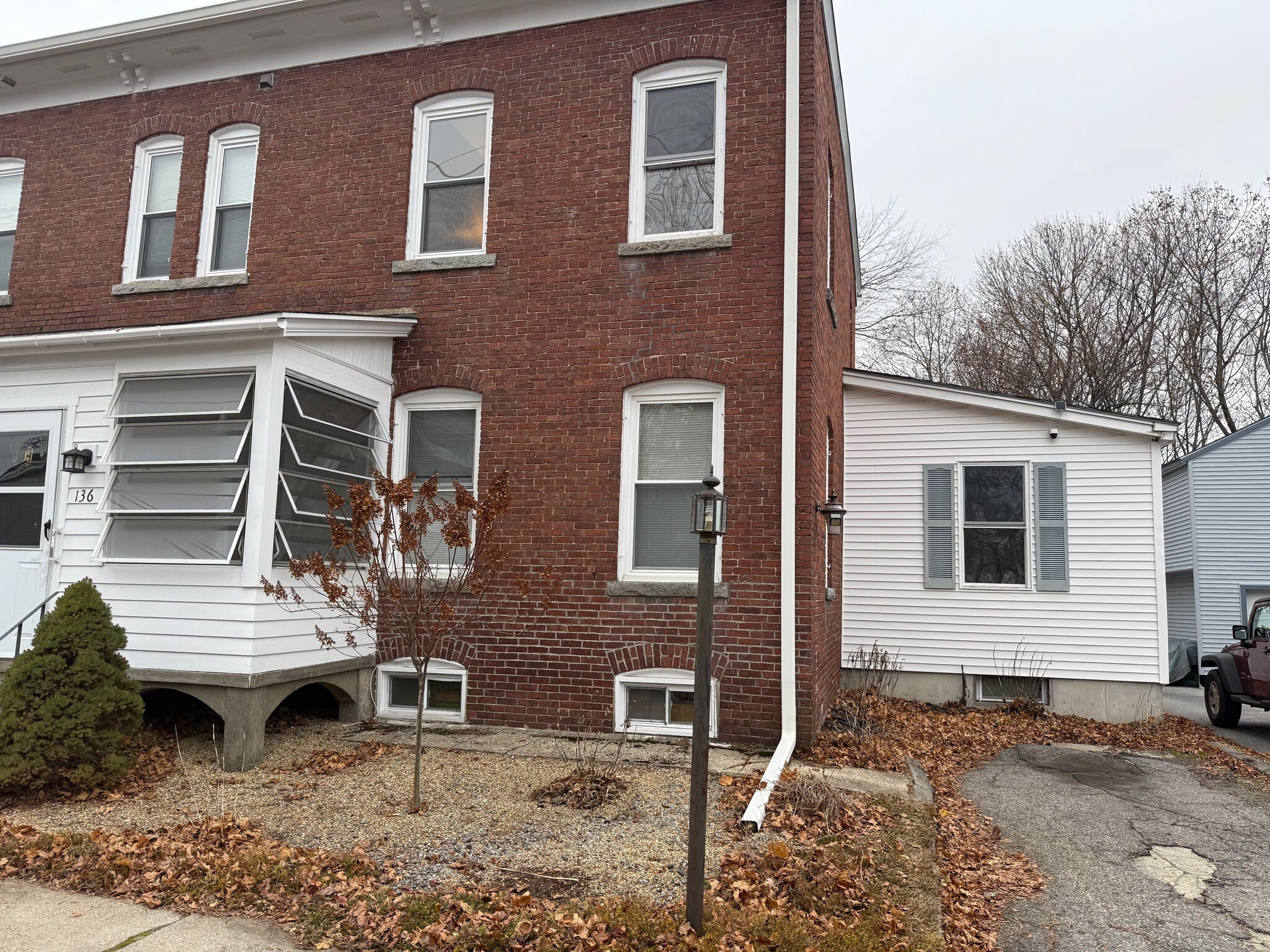 Street-view front - 136 West St