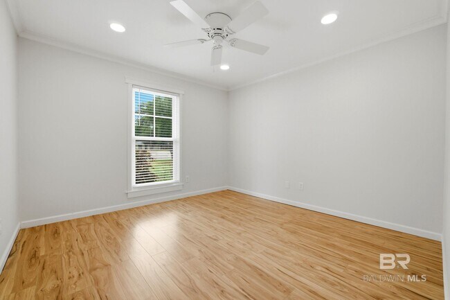Building Photo - 108 Cherry Cir