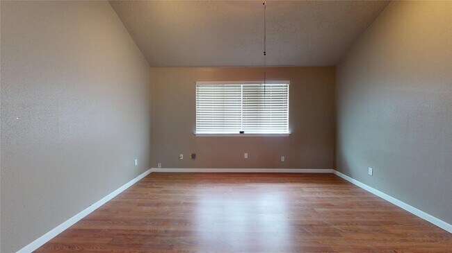Building Photo - 1022 Manorglen Dr