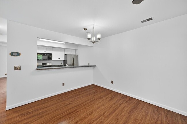 Building Photo - 276 Temple Hill Rd