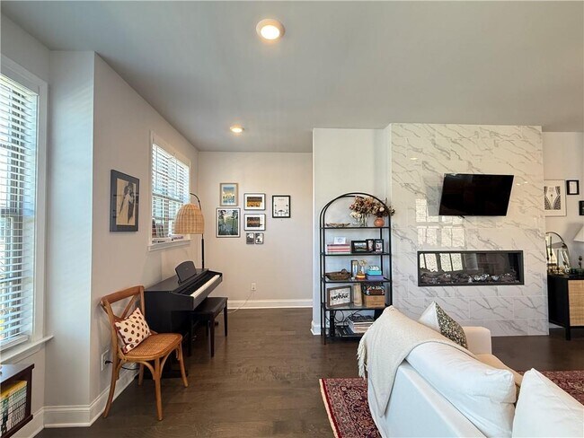 Building Photo - 2520 Great Silver Fir Aly
